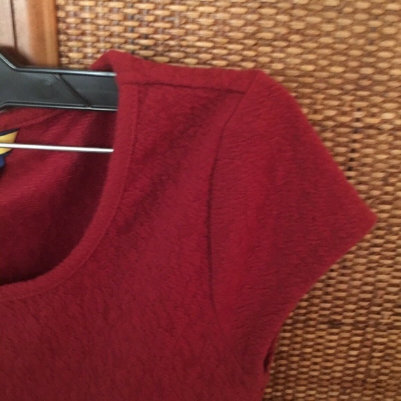 Textured JUNIORS RED MAROON DRESS. Size Medium - Picture 5 of 7